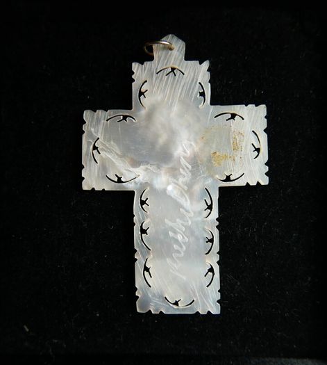 Vintage Dainty Round Star Carved White Mother of Pearl MOP Shell Pendant