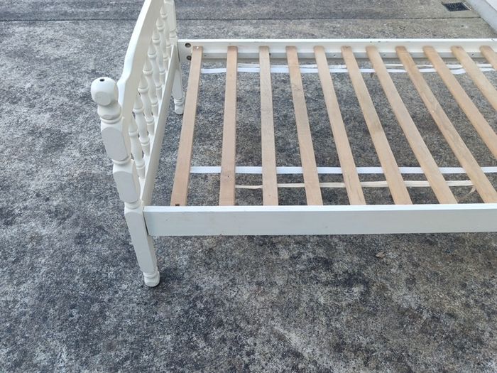 Single bed frames