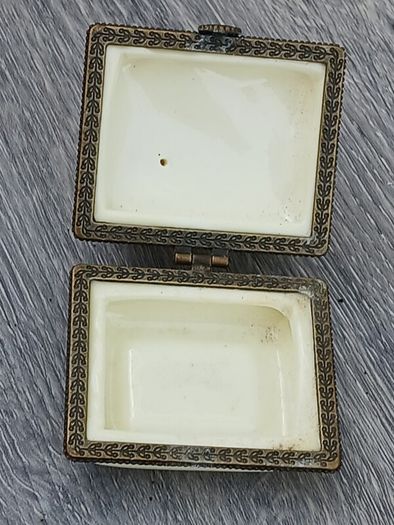Vintage Porcelain Trinket Box