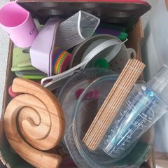 Bundle of kitchen items