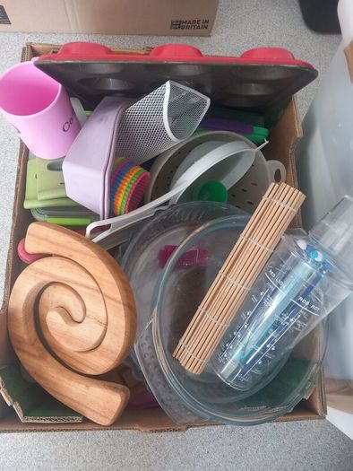Bundle of kitchen items