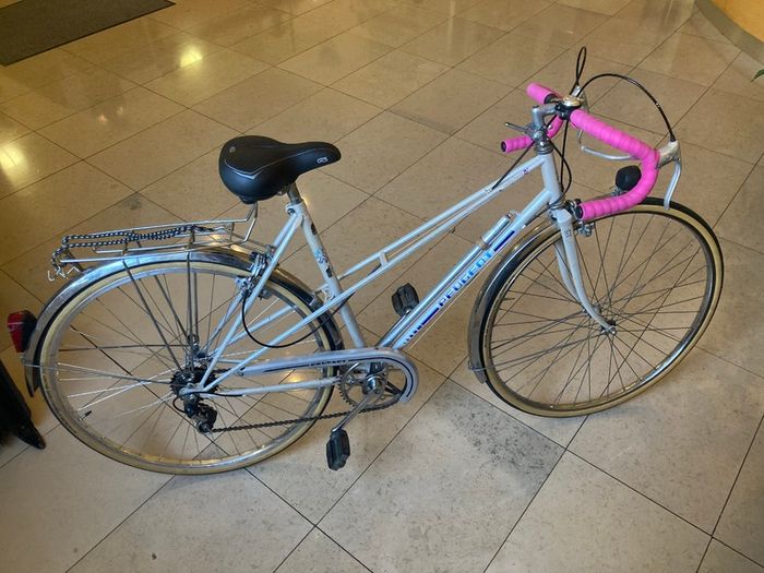 vintage 1980s Peugeot road bike