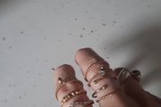8 gold coloured rings