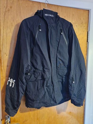 Black Hooded Outdoor Ski Jacket