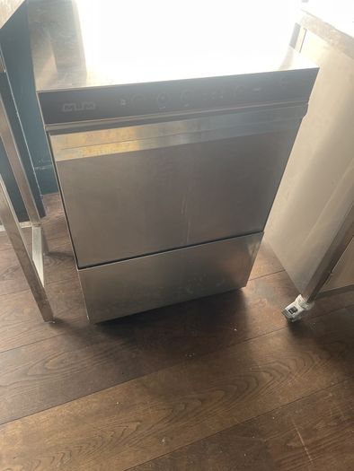 Commercial dishwasher