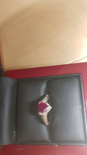 9 ct  gold ring Rubies and diamonds
