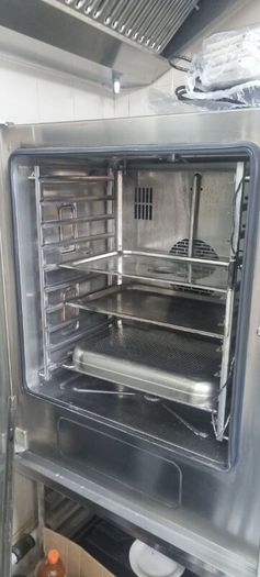 Commercial Convection Oven  10 Racks  Excellent