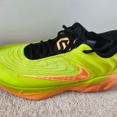 Basketball shoes