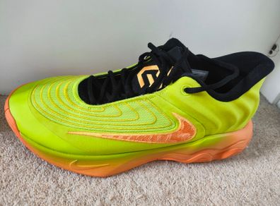 Basketball shoes