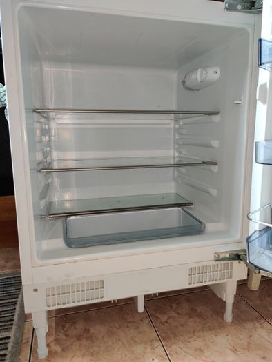 Kenwood Integrated Under Counter Large Fridge  131L  Fully Working