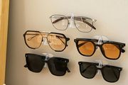 Eyeglasses holder