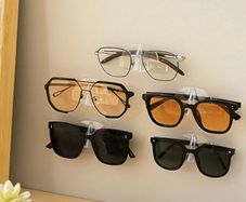 Eyeglasses holder