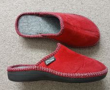 Red ladies slippers, size 37
