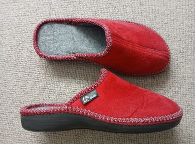 Red ladies slippers, size 37