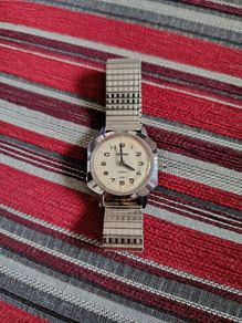 Seconda braille watch