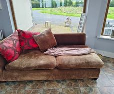 2 sofas can link as one L shape