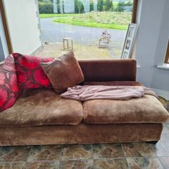 2 sofas can link as one L shape