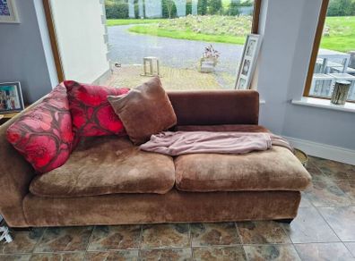 2 sofas can link as one L shape