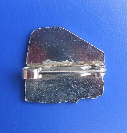 DOUBLE DECKER BUS - a souvenir/merchandise enamelled badge (c.1980s)