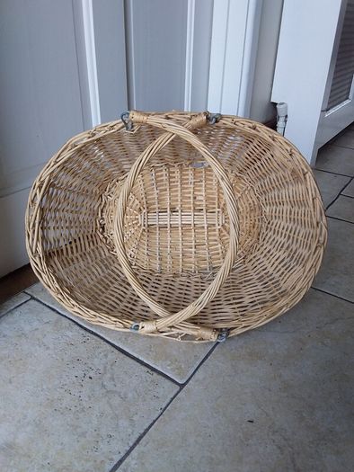 Wicker Picnic Basket with Folding Handles