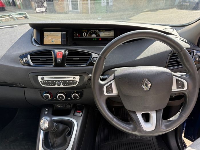 2011 Renault Grand Scenic