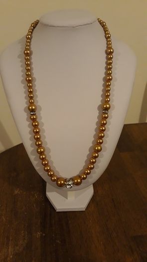 stunning vintage necklace.