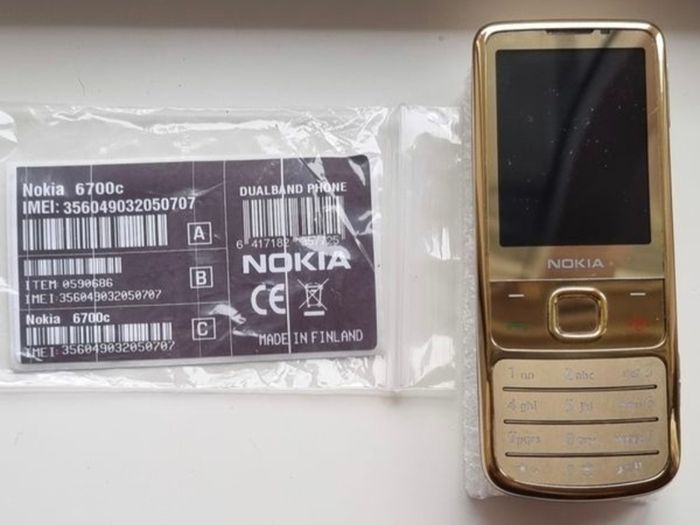 Nokia 6700 Classic Gold Edition