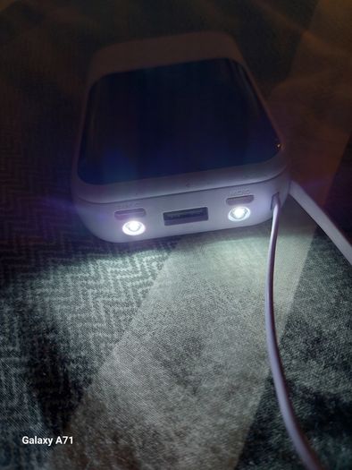 Compact Powerbank, 3 charging sources (USB, USB b, and USB c) and 4 cabled connection outputs (USB, USB b, USB c, and Apple) Plus Torch