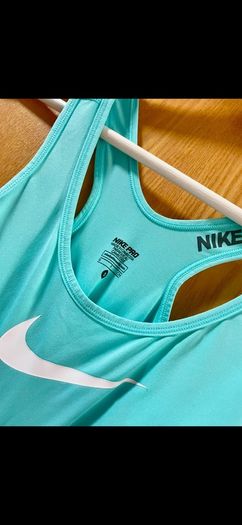 Woman's Nike Size Small Duo