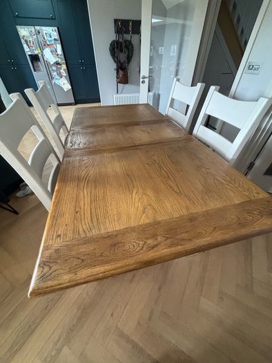 Extendable Oak dining table & 4 chairs