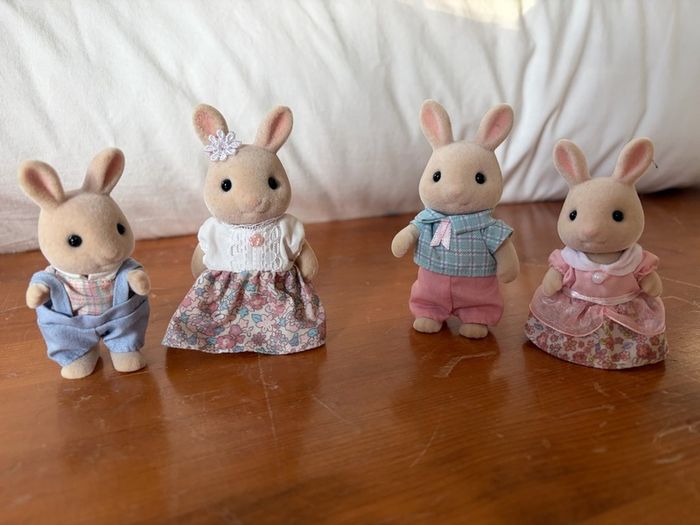 Sylvanian Families Milk Rabbit Family (Calico Critters) - Set of 4