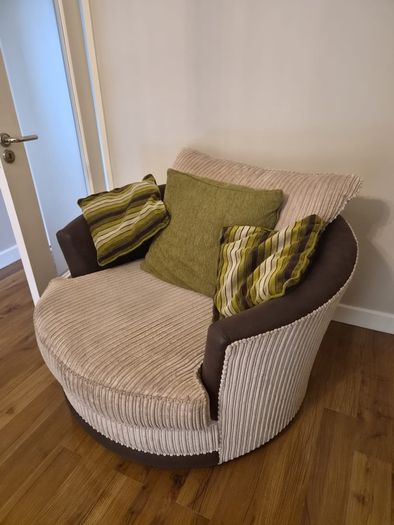 Love swivel chair