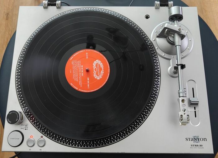 Stanton STR8-30 vinyl player