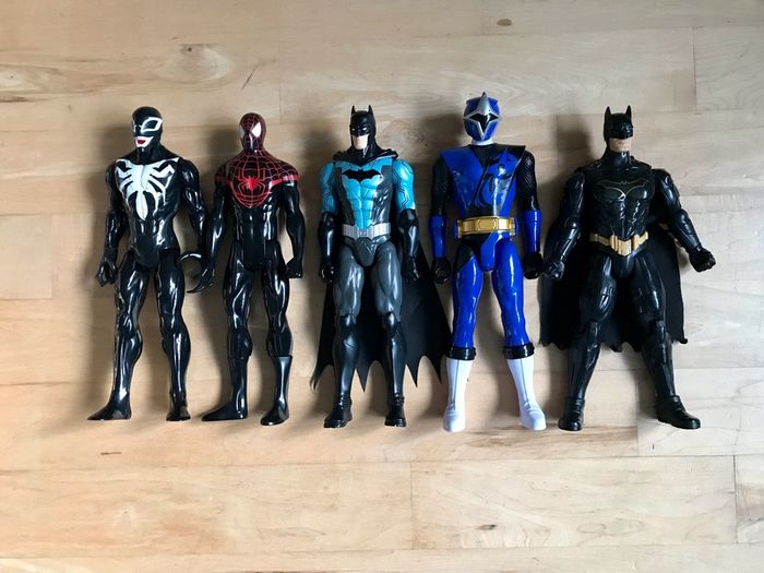 Action figure bundle