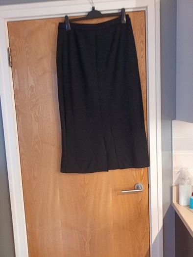 Grazia Black Longt Sleevless Cardigan & Matching Skirt. .  Size 18.