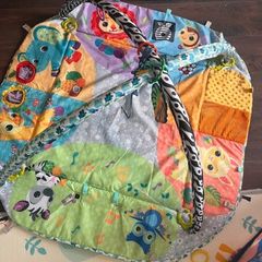 baby gym with support pillowAnd balls