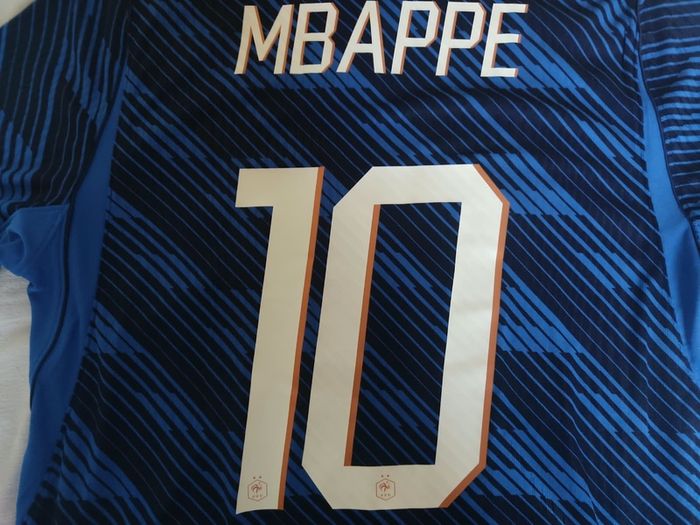 Mbappe #10 - Size L - BNWT