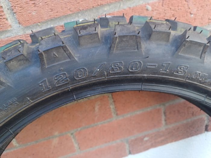 Two dual sport tyres with 800 Km