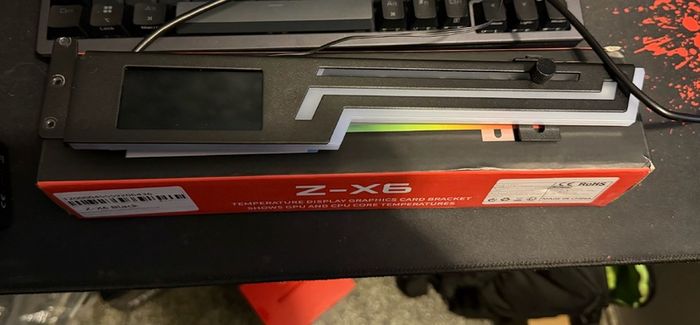 GPU holder with LCD and ARGB / Boxed