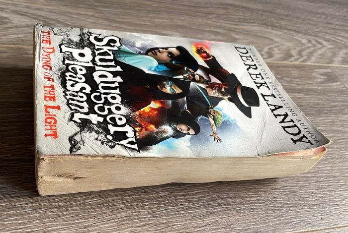 5 Skulduggery Pleasant Books