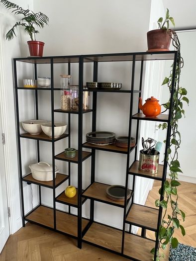 Freestanding shelving unit/divider