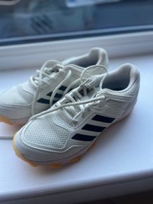 Hockey shoes