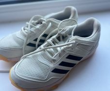 Hockey shoes