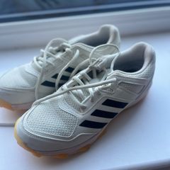 Hockey shoes