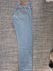 Levis 512