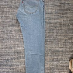 Levis 512