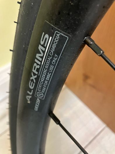 Alex rims 700 x 32 mm tyres, rotors 160mm