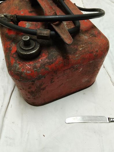 Vintage Mercury Outboard Motor 6hp and Mercury Fuel Tank