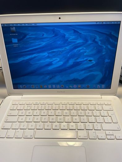 Apple Macbook (13-inch, Mid-2010)