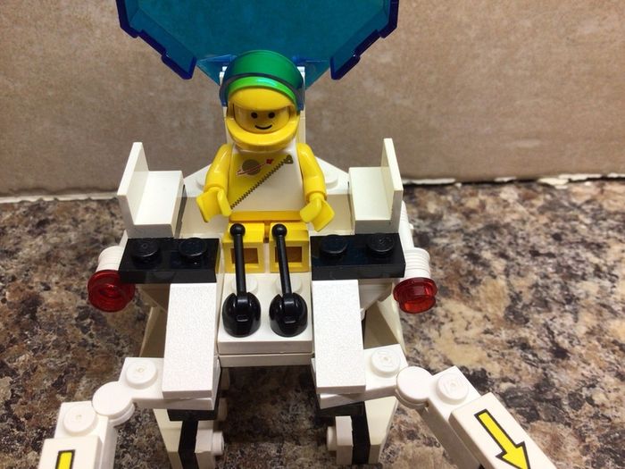 Lego land - Lego set no 6848 - strategic pursuer - full and complete